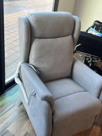 LE FAUTEUIL RELEVEUR CAGLIARI EST ARRIVE DANS VOTRE MAGASIN 