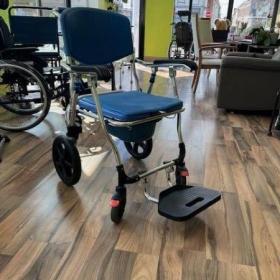 CHAISE DE DOUCHE MOBILE PLIANTE MINORQUE 