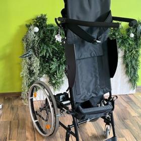 LEVO: FAUTEUIL ROULANT MANUEL A VERTICALISATION ELECTRIQUE 