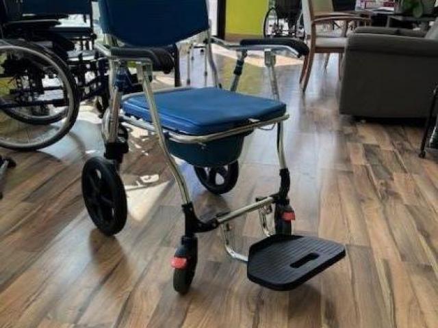 CHAISE DE DOUCHE MOBILE PLIANTE MINORQUE 