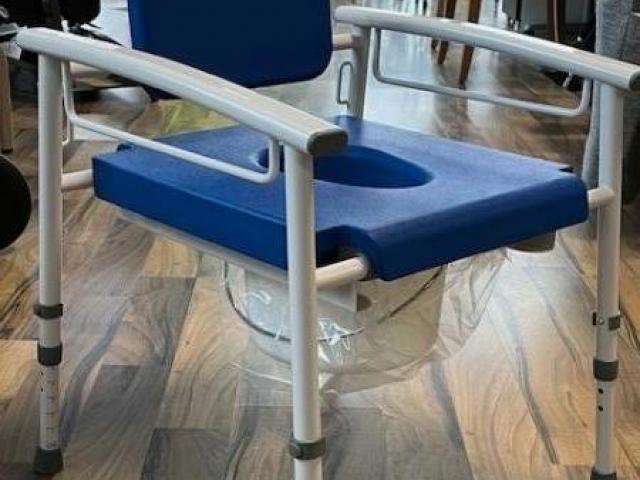 FAUTEUIL DE TOILETTES ENFANT NUVO 