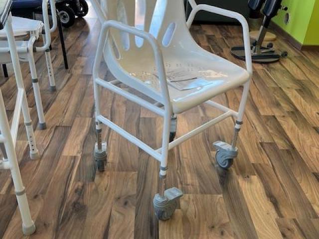 CHAISE DE DOUCHE MOBILE NOMAD IDENTITES 