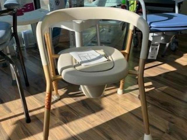 Lets's Help Me , la nouvelle chaise perçée Mobio élégante et chic !!!!