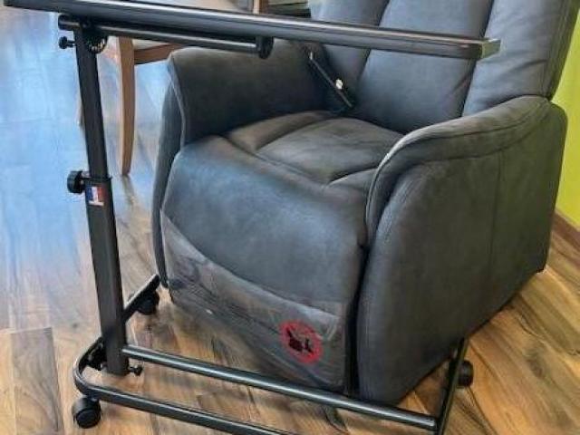 TABLE SPECIALE RELEVEUR 