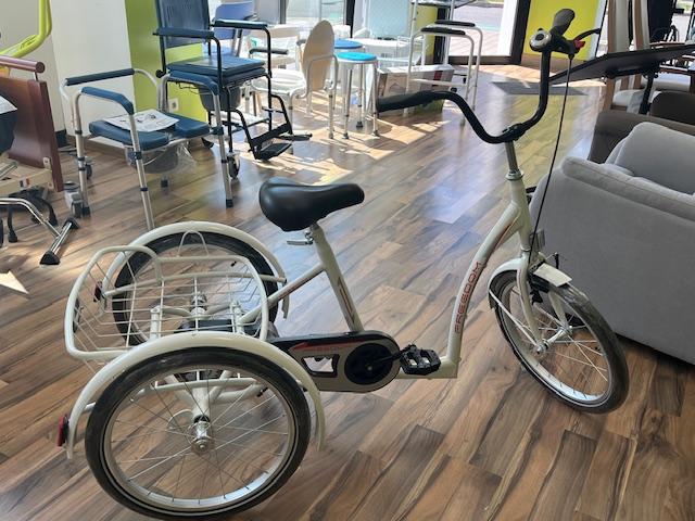 FREEDOM : Tricycle adolescent 